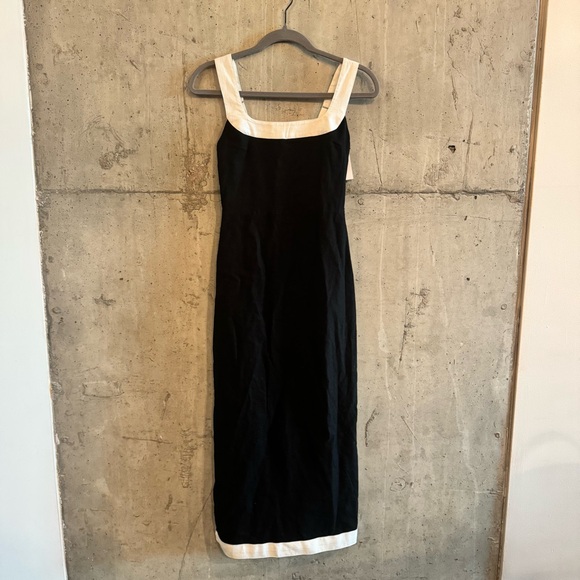 Abercrombie & Fitch
Linen-Blend Squareneck Column Midi Dress - Picture 2 of 4